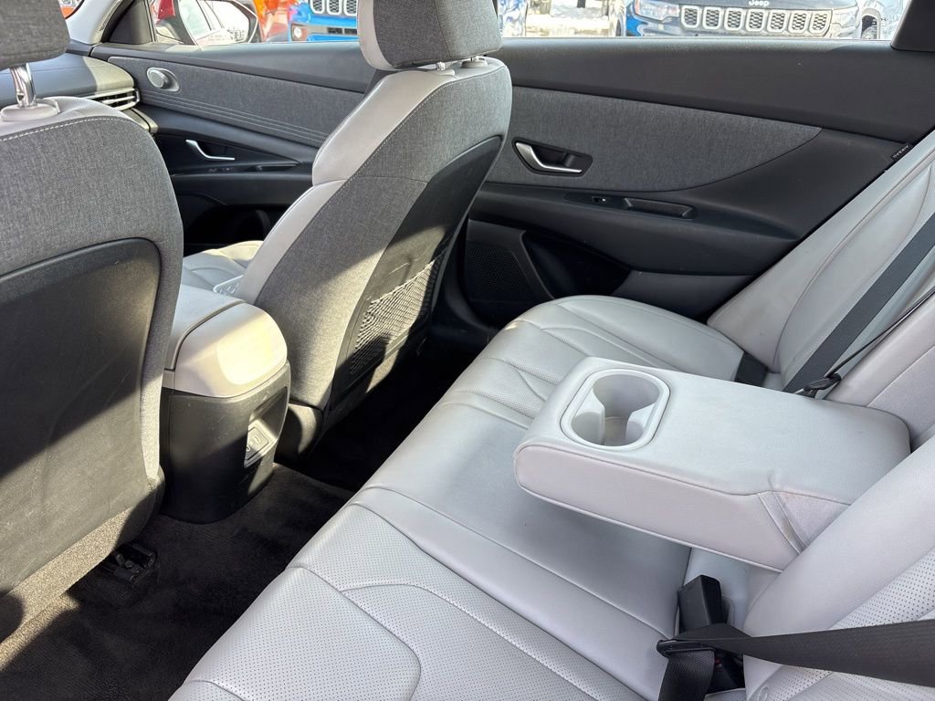 Used 2025 Hyundai Elantra Limited image 27