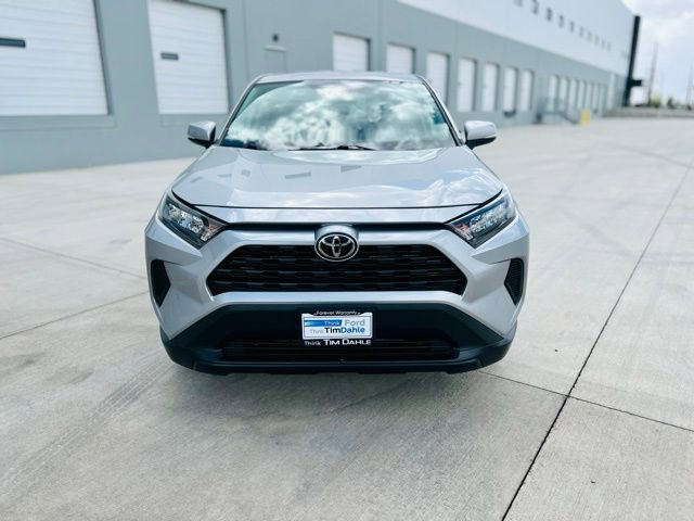Used 2022 Toyota RAV4 LE image 4