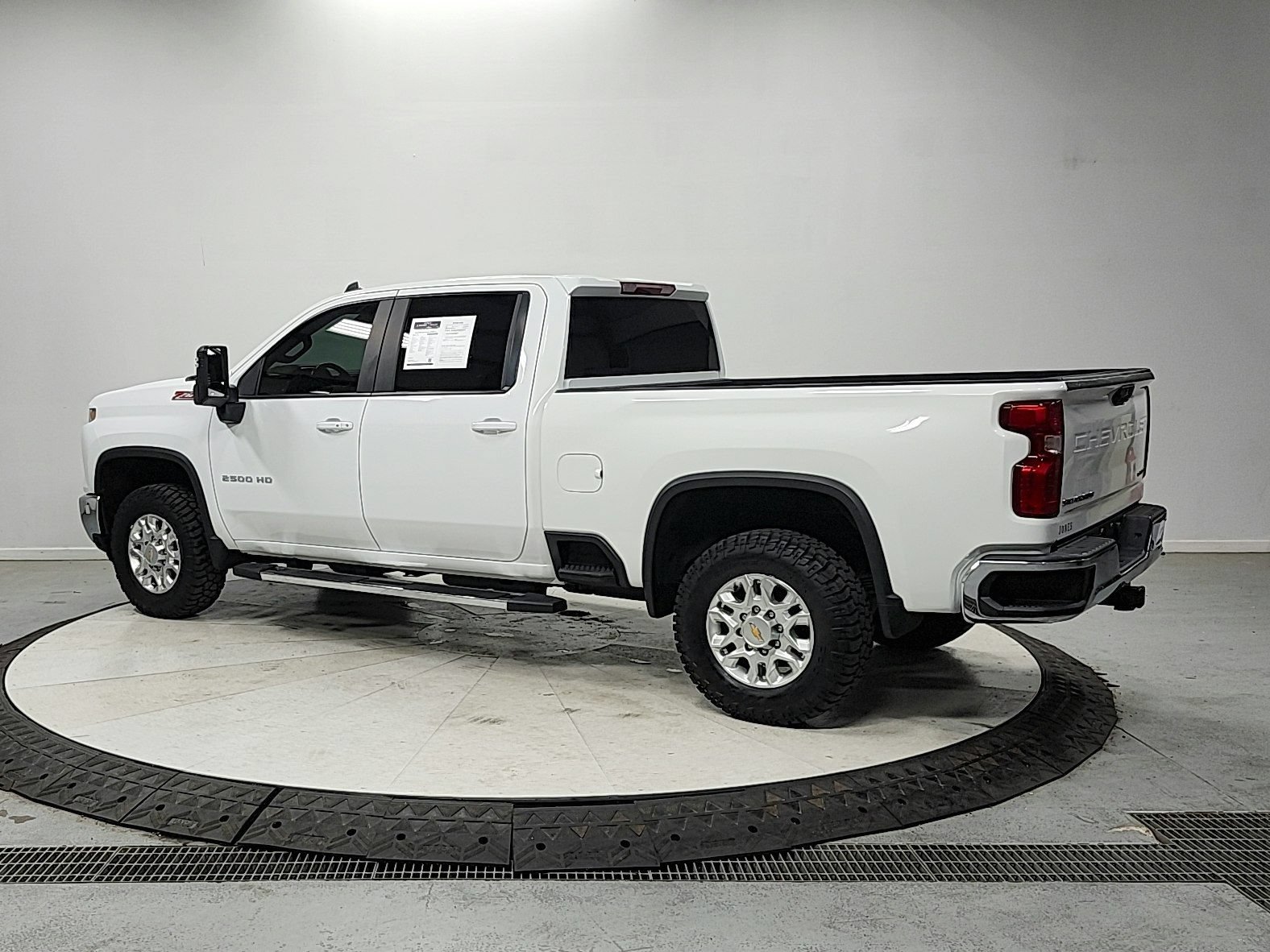 Used 2024 Chevrolet Silverado 2500 LT AWD/4WD image 5