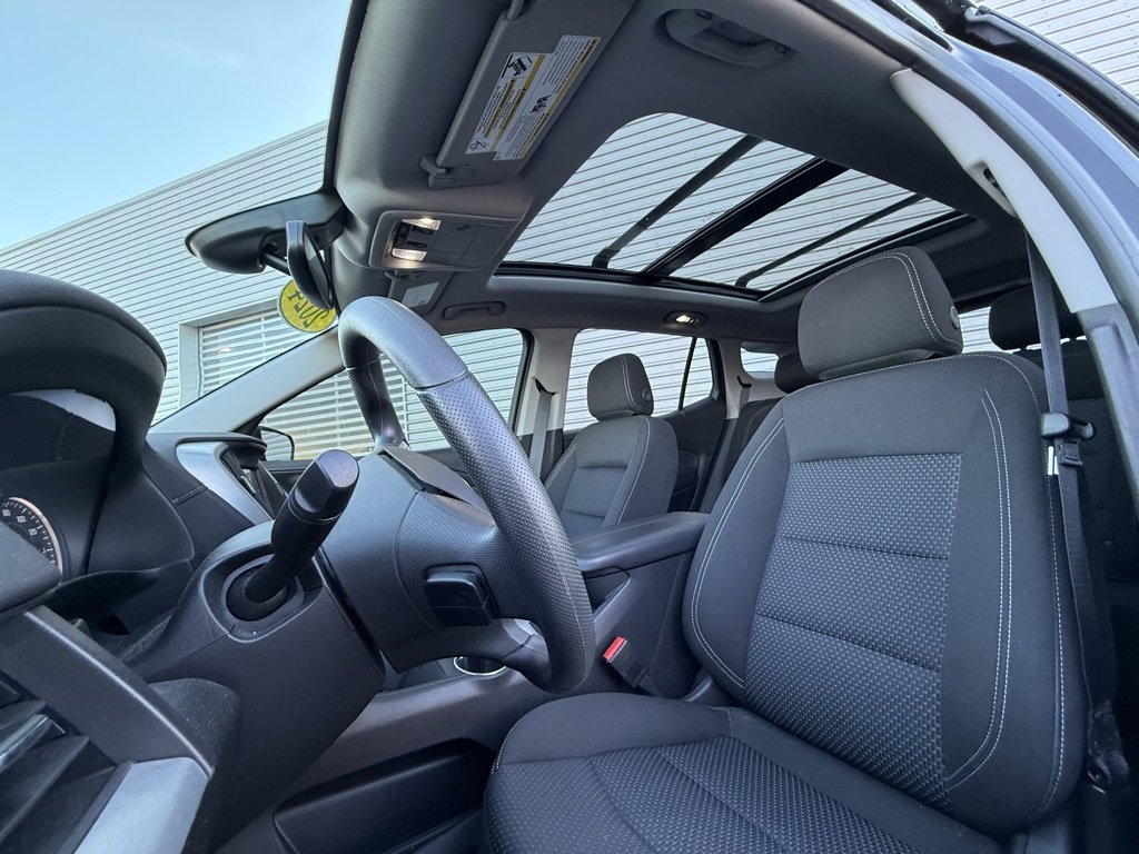 Used 2024 GMC Terrain SLE w/ Driver Convenience Package image 4