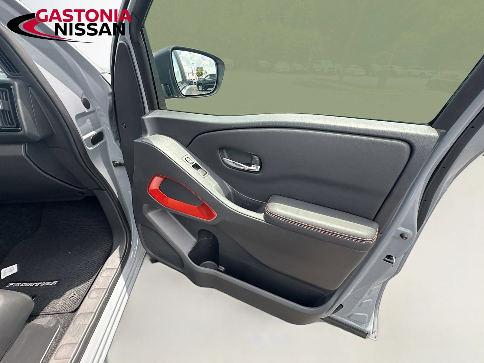 Used 2025 Nissan Frontier Pro-X w/ Pro Convenience Package RWD image 41