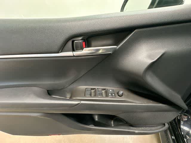 Used 2022 Toyota Camry LE FWD image 15