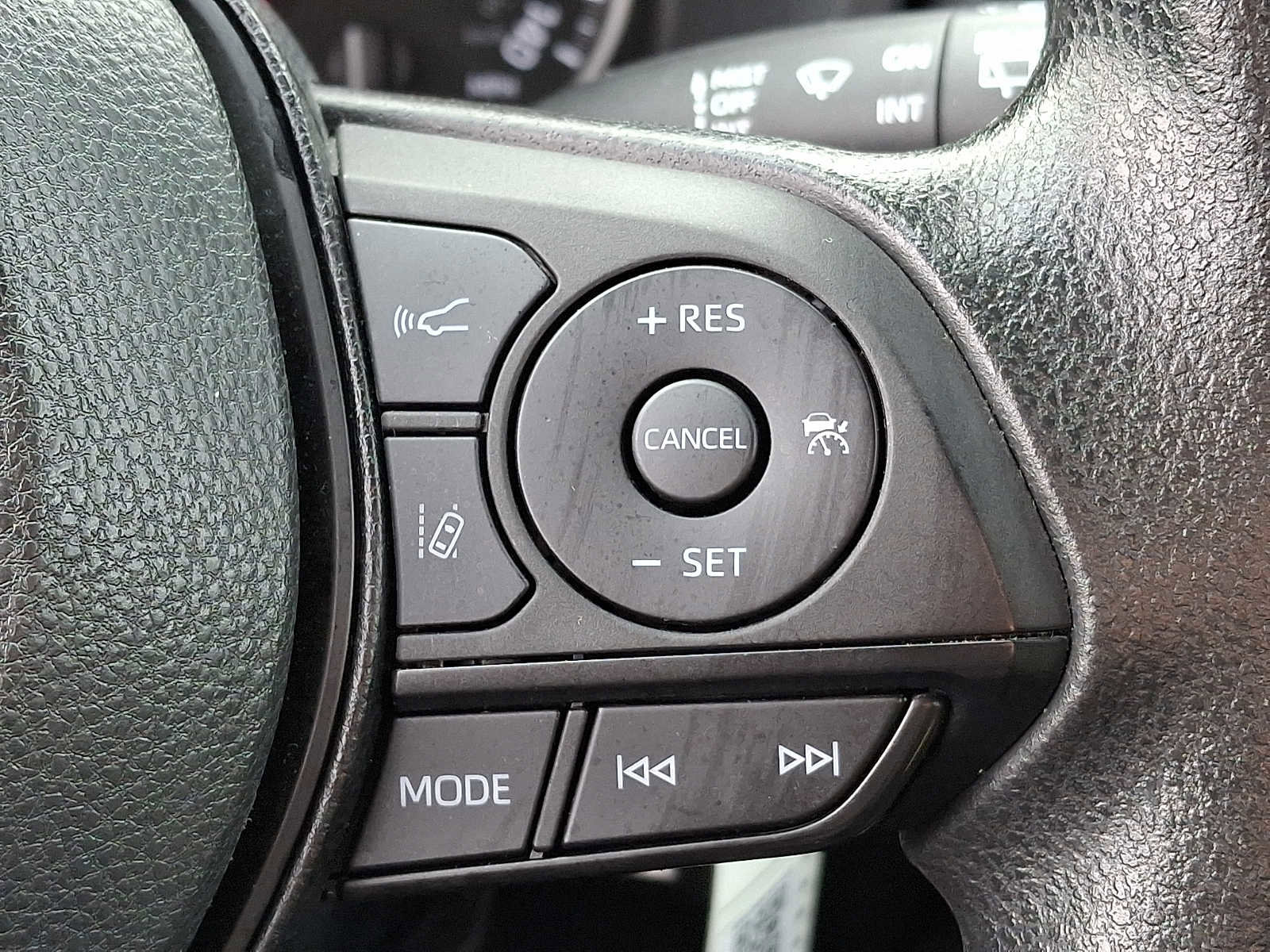 Used 2022 Toyota RAV4 LE image 18