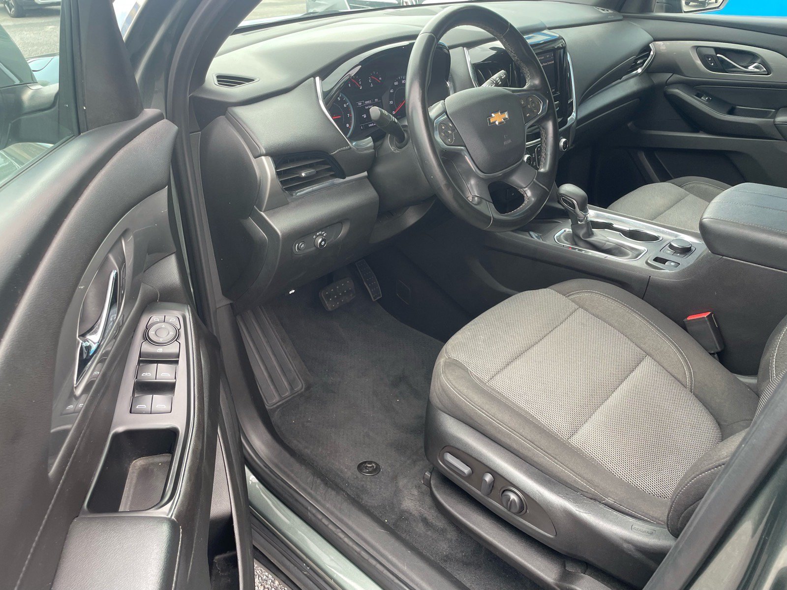 Used 2023 Chevrolet Traverse LT FWD image 4