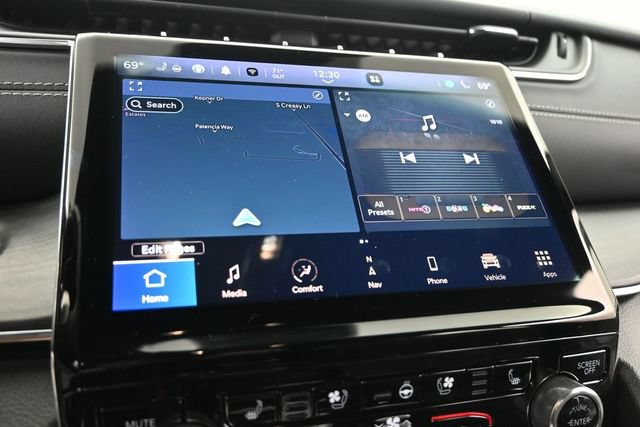 Used 2023 Jeep Grand Cherokee Overland w/ Adv Protech Group III AWD/4WD image 32