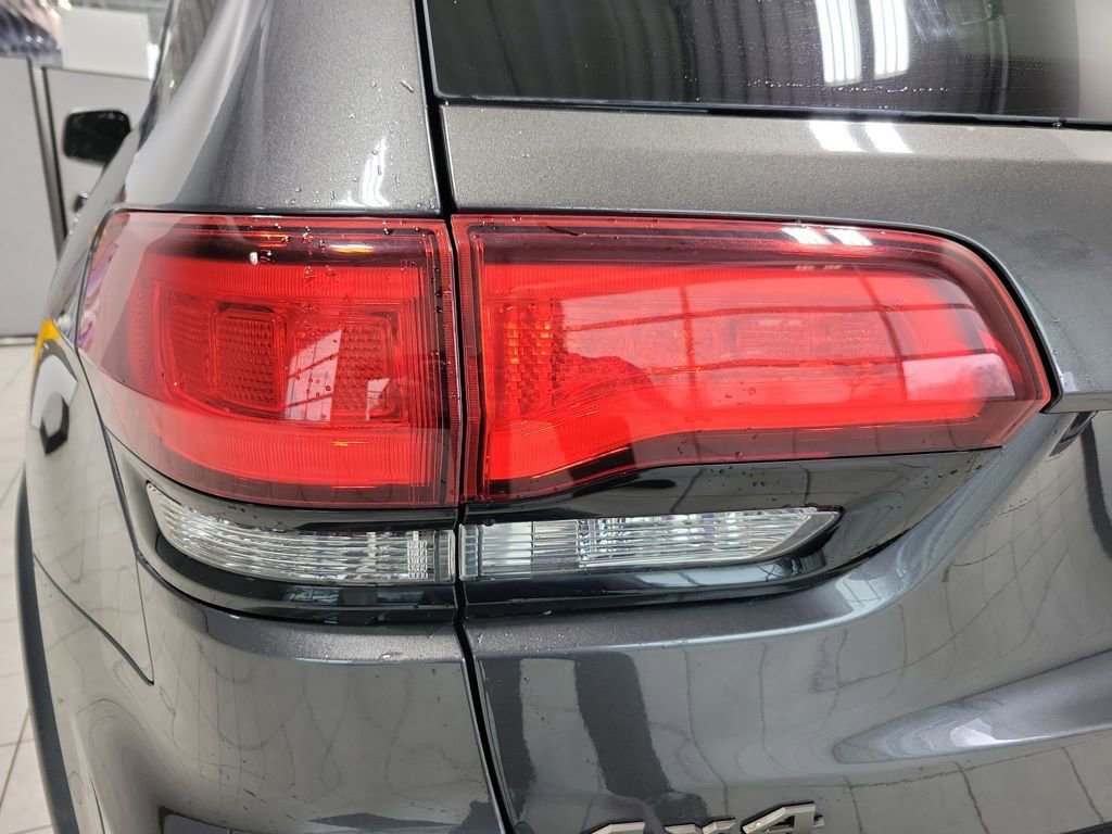 Used 2016 Jeep Grand Cherokee Laredo 75th Anniversary image 9