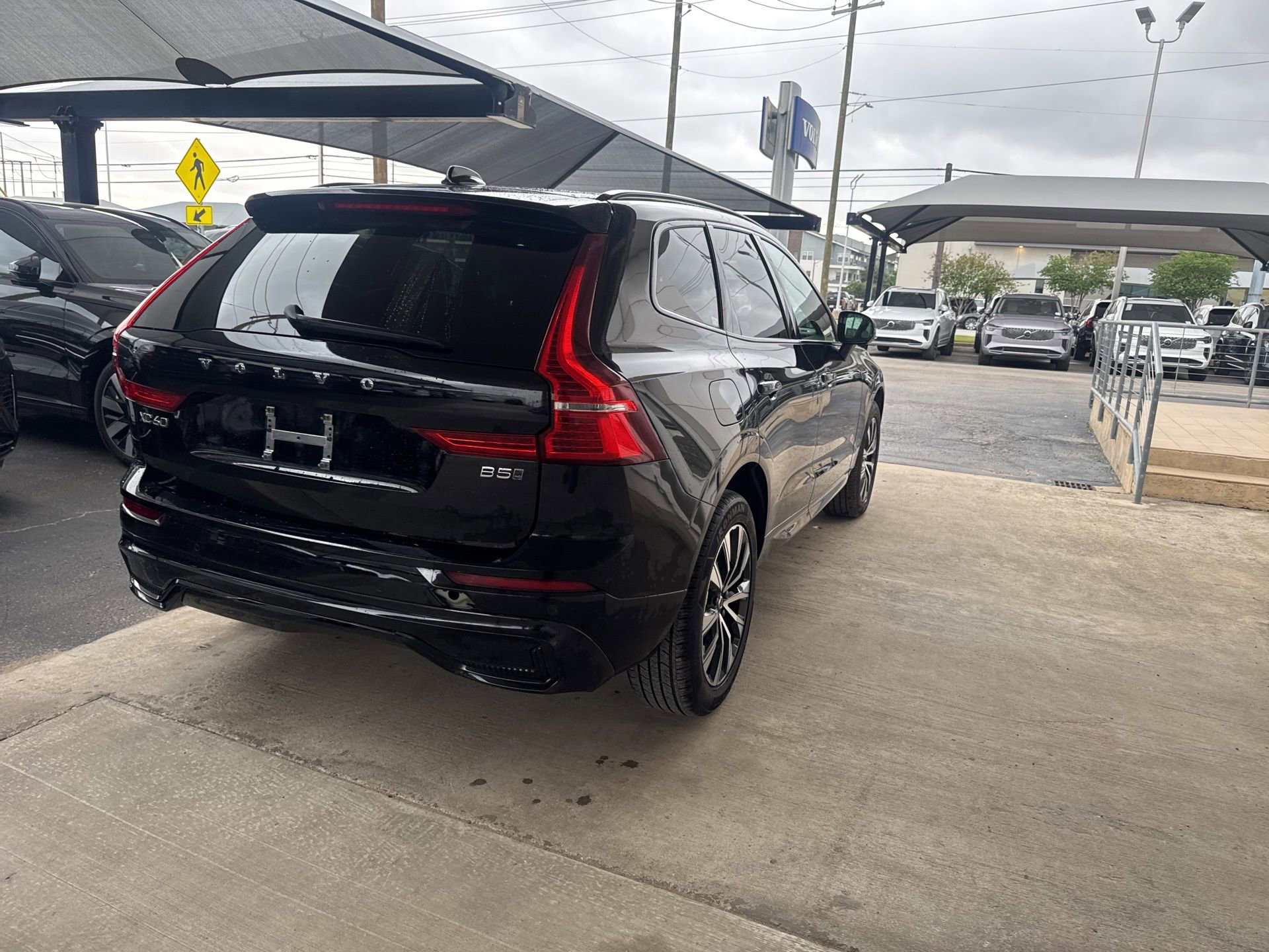 Certified 2025 Volvo XC60 B5 Core AWD/4WD image 5