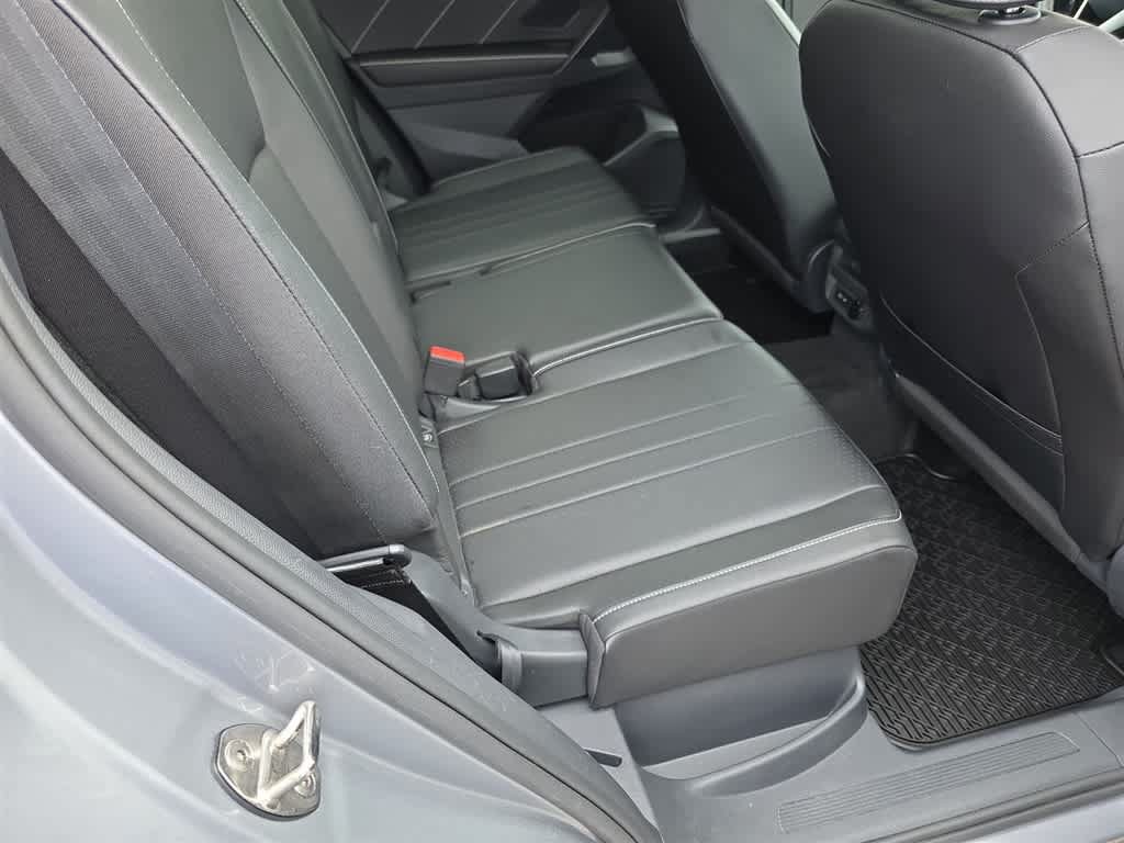 Used 2023 Volkswagen Tiguan SE w/ Panoramic Sunroof Package AWD/4WD image 12