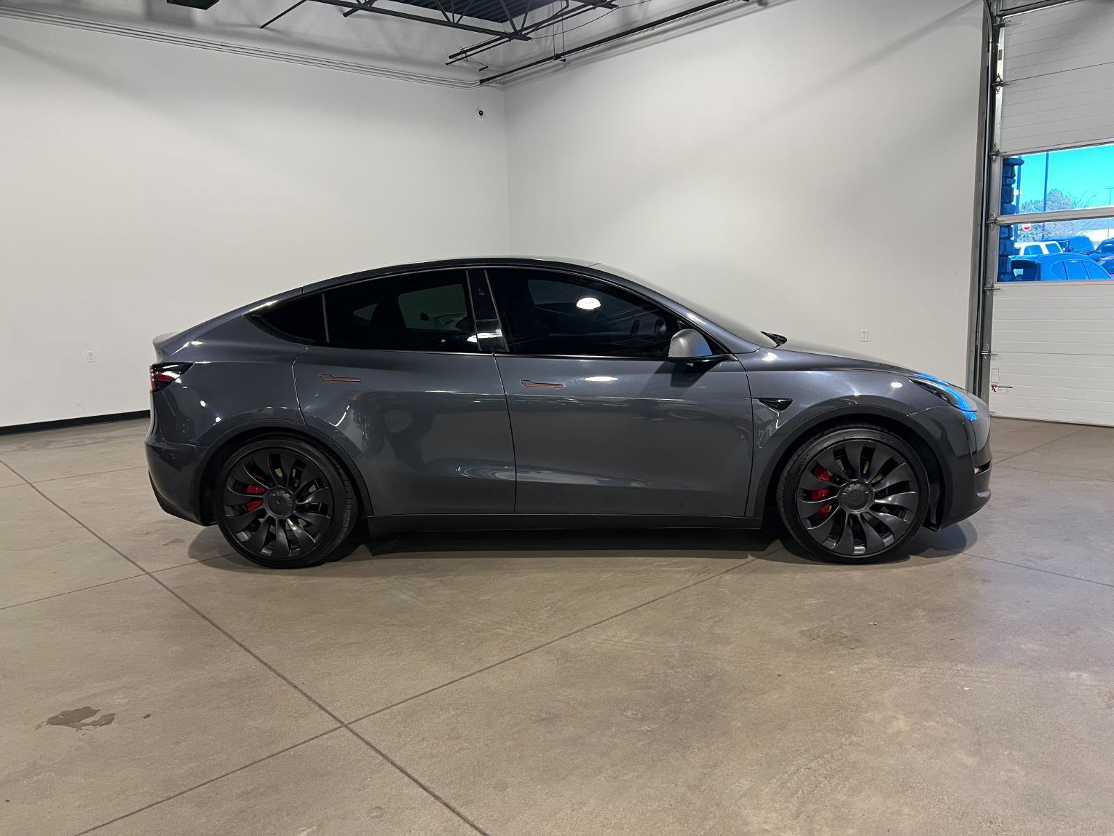 Used 2023 Tesla Model Y Performance image 2
