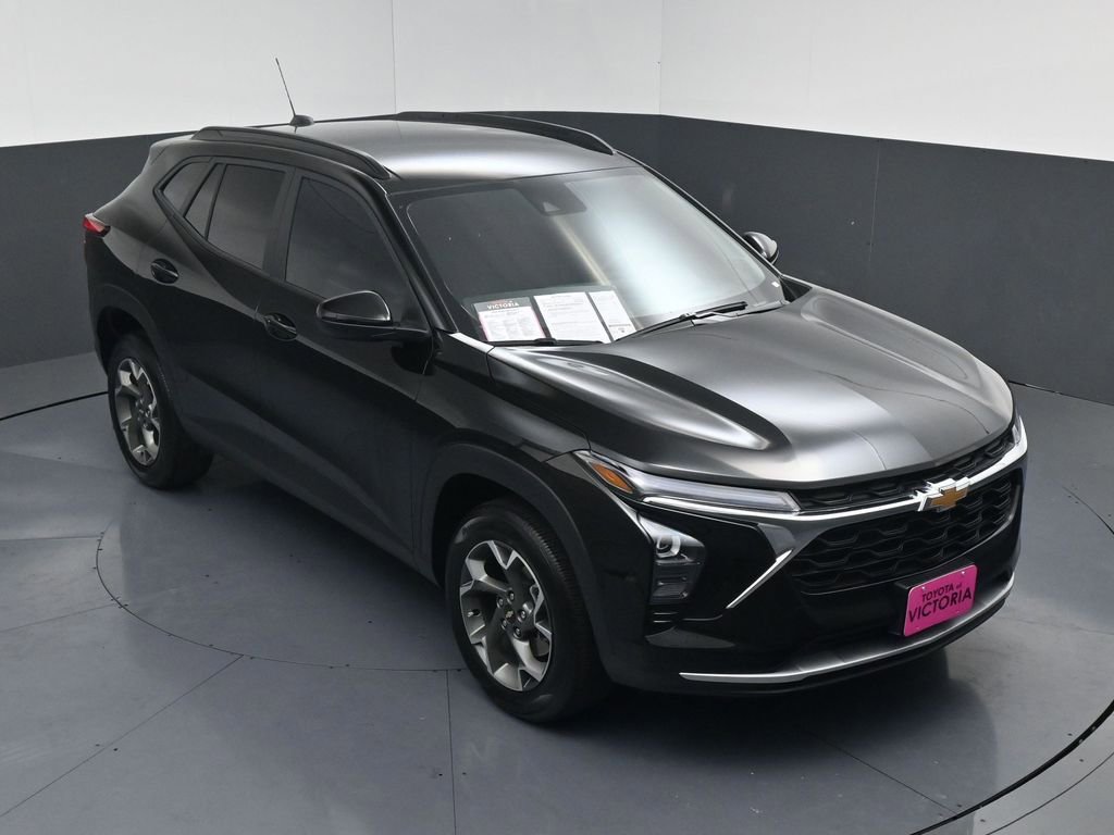 Used 2025 Chevrolet Trax LT w/ Driver Confidence Package image 16