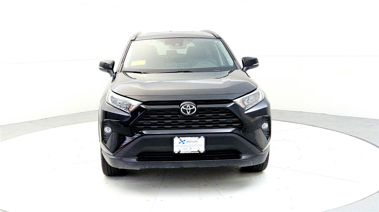Used 2021 Toyota RAV4 XLE Premium AWD/4WD image 8