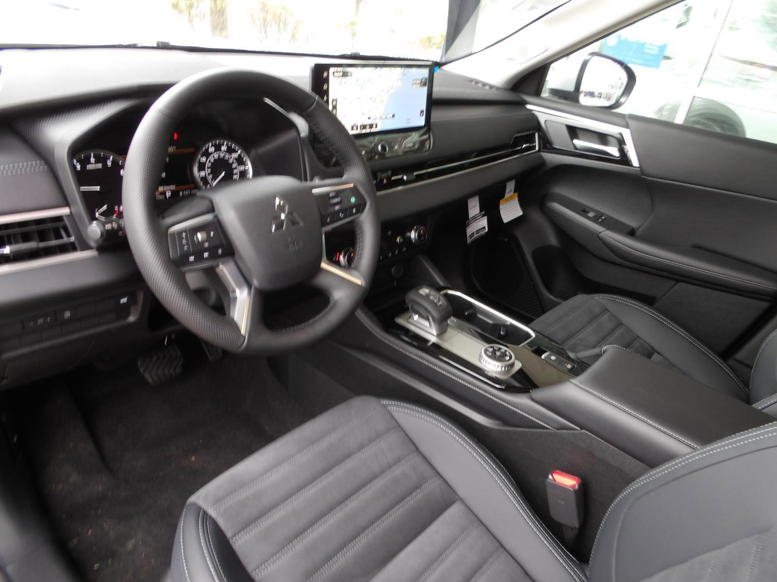 New 2026 Mitsubishi Outlander SE image 11