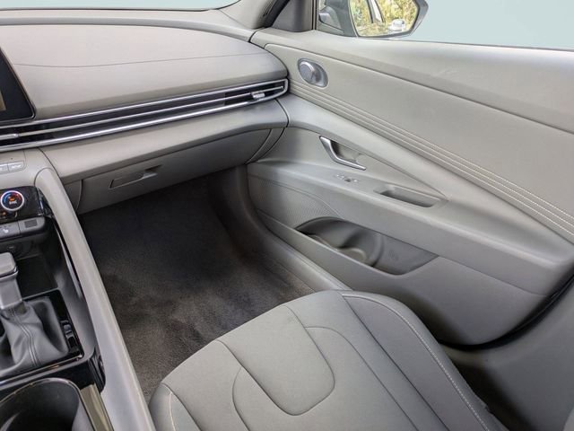Used 2025 Hyundai Elantra SEL image 17
