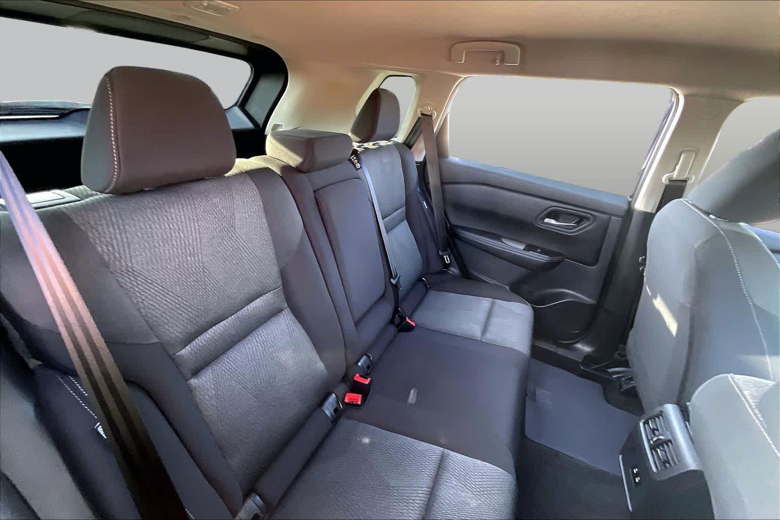 Used 2025 Nissan Rogue SV FWD image 19
