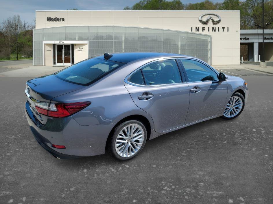 Used 2016 Lexus ES 350 w/ Luxury Package w/Wood Trim FWD image 4
