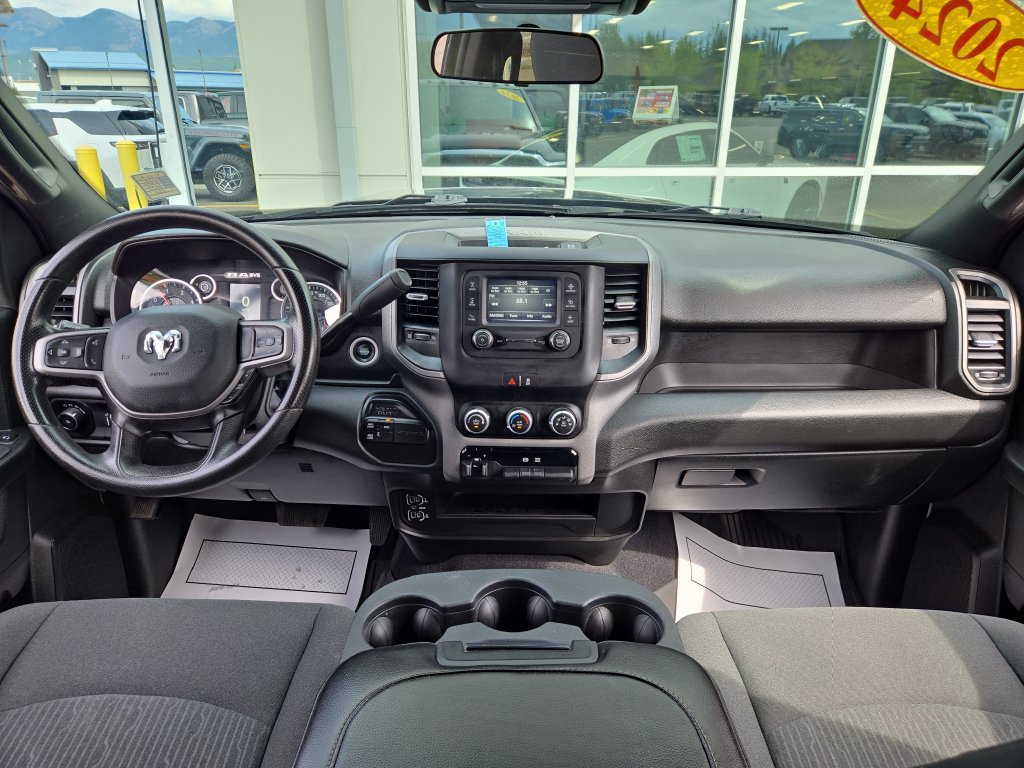 Used 2024 RAM 3500 Tradesman w/ Chrome Appearance Group AWD/4WD image 18