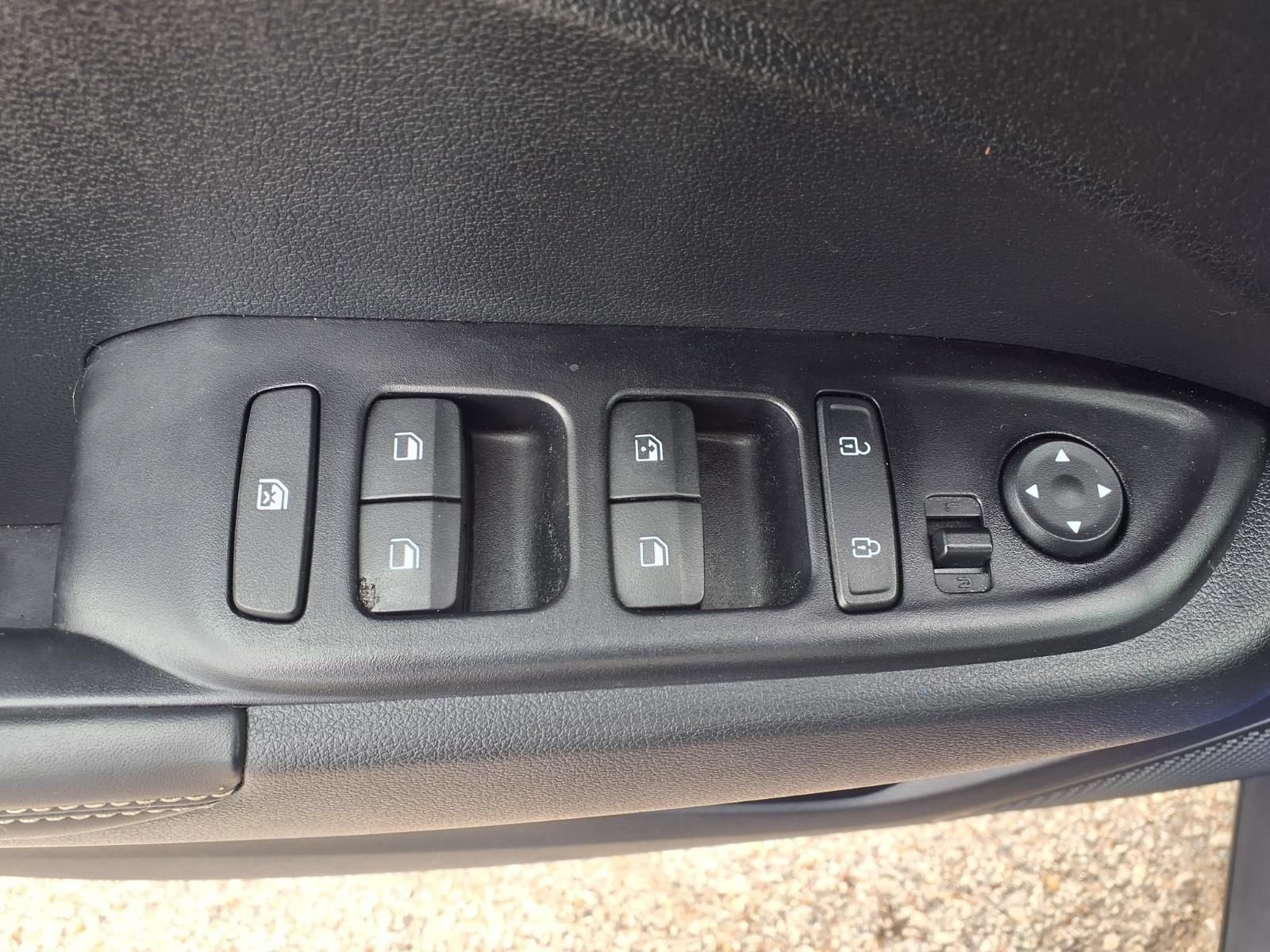 Used 2024 Hyundai Venue Limited FWD image 7