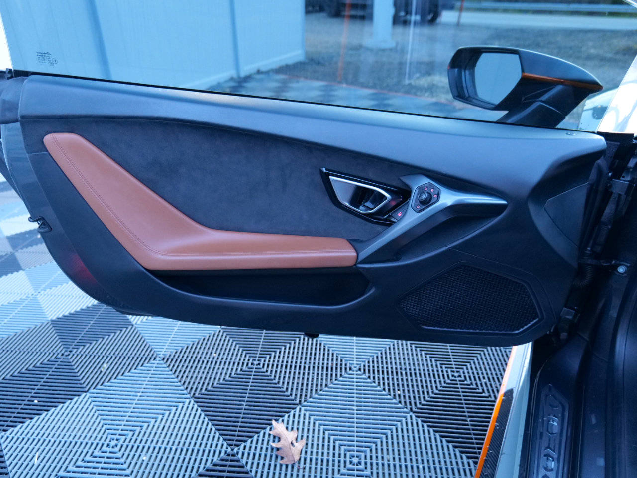 Used 2015 Lamborghini Huracan LP 610-4 image 12