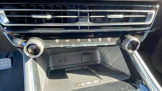 New 2026 Chevrolet Traverse Z71 w/ Enhanced Driving Package AWD/4WD image 18