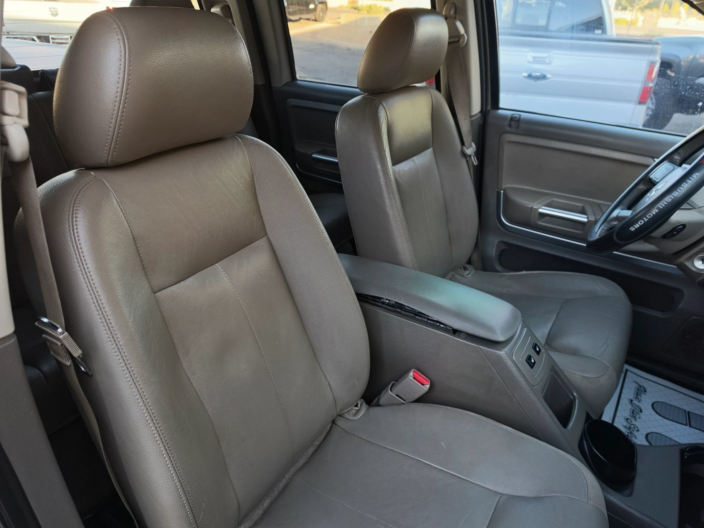 Used 2006 Mitsubishi Raider XLS AWD/4WD image 29