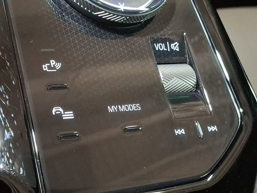 Used 2025 BMW 530i xDrive w/ M Sport Package image 22