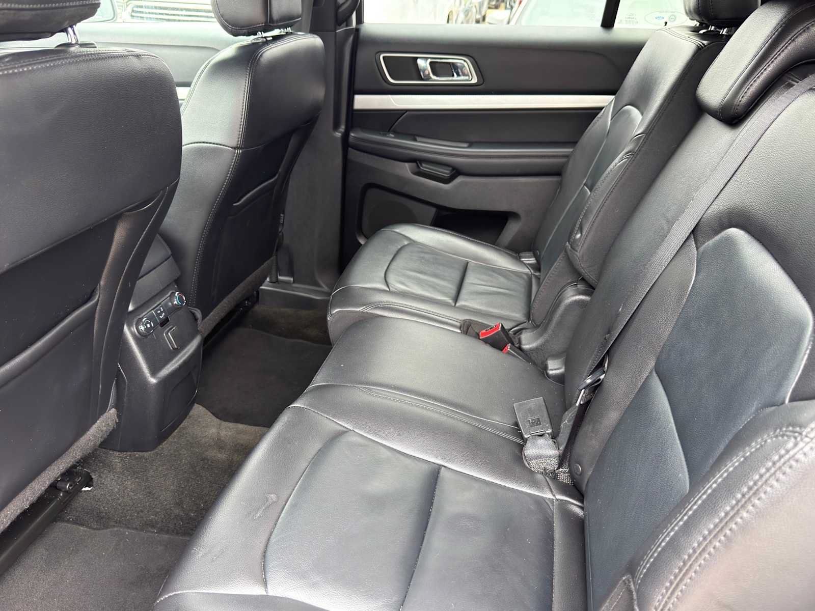 Used 2017 Ford Explorer XLT w/ Equipment Group 202A FWD image 23