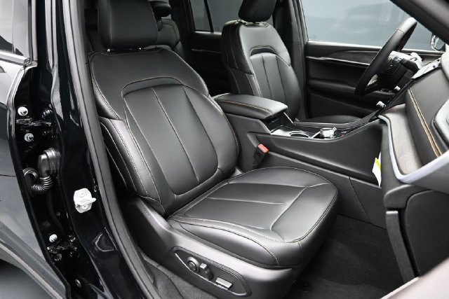 New 2026 Jeep Grand Cherokee Limited AWD/4WD image 15