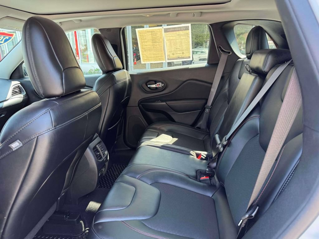 Used 2022 Jeep Cherokee Trailhawk w/ Sun, Sound & Nav Group AWD/4WD image 11
