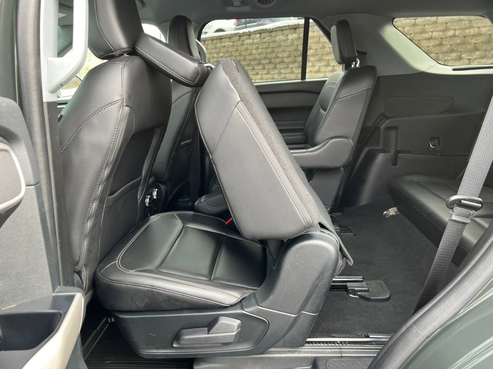 Certified 2023 Ford Explorer XLT w/ Equipment Group 202A image 5