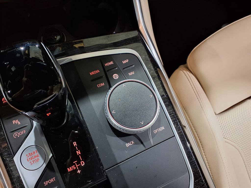 Used 2022 BMW 330i xDrive Sedan w/ Premium Package image 17