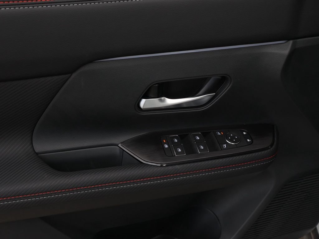 New 2026 Nissan Kicks SR FWD image 24