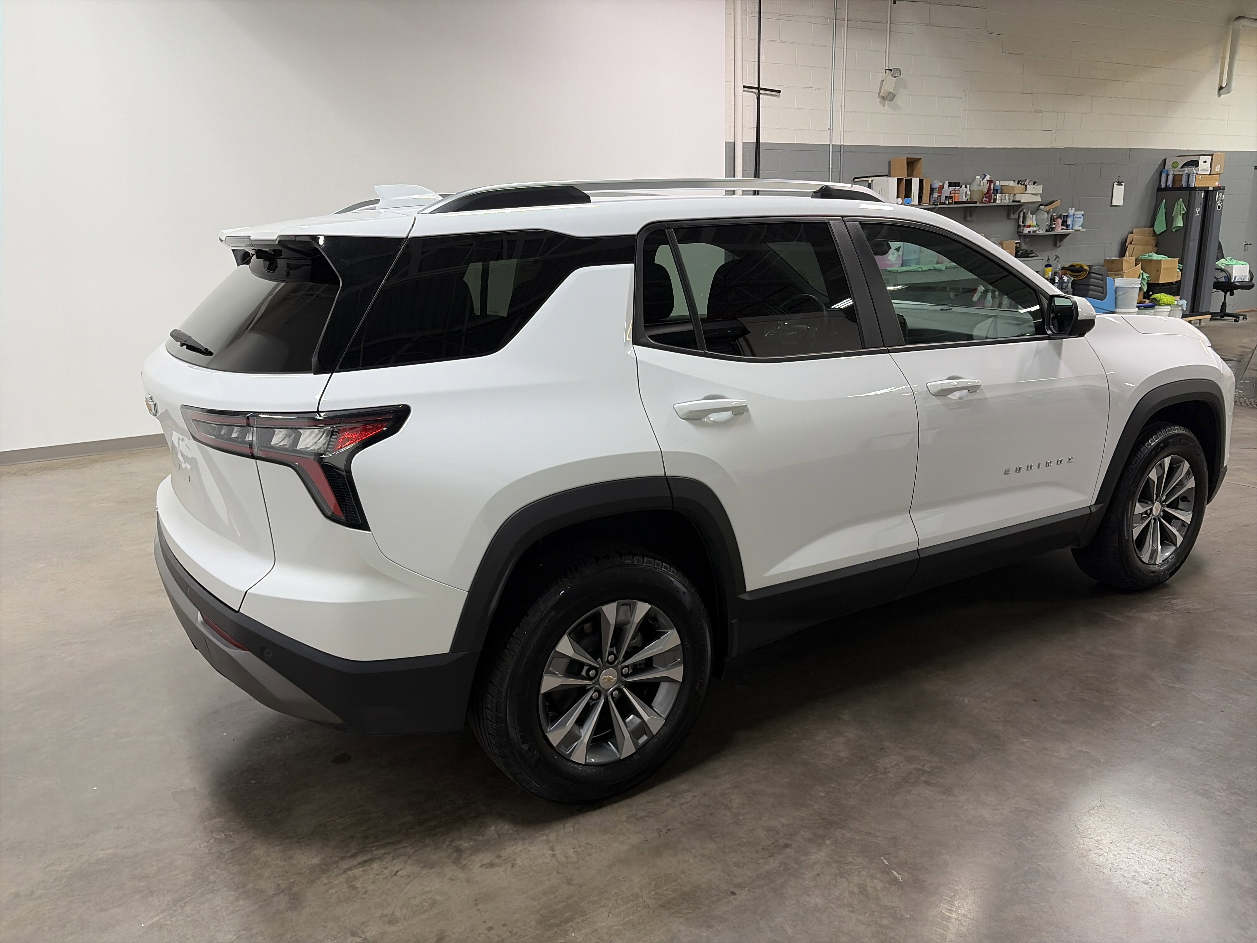 Used 2025 Chevrolet Equinox LT w/ Convenience Package II image 3