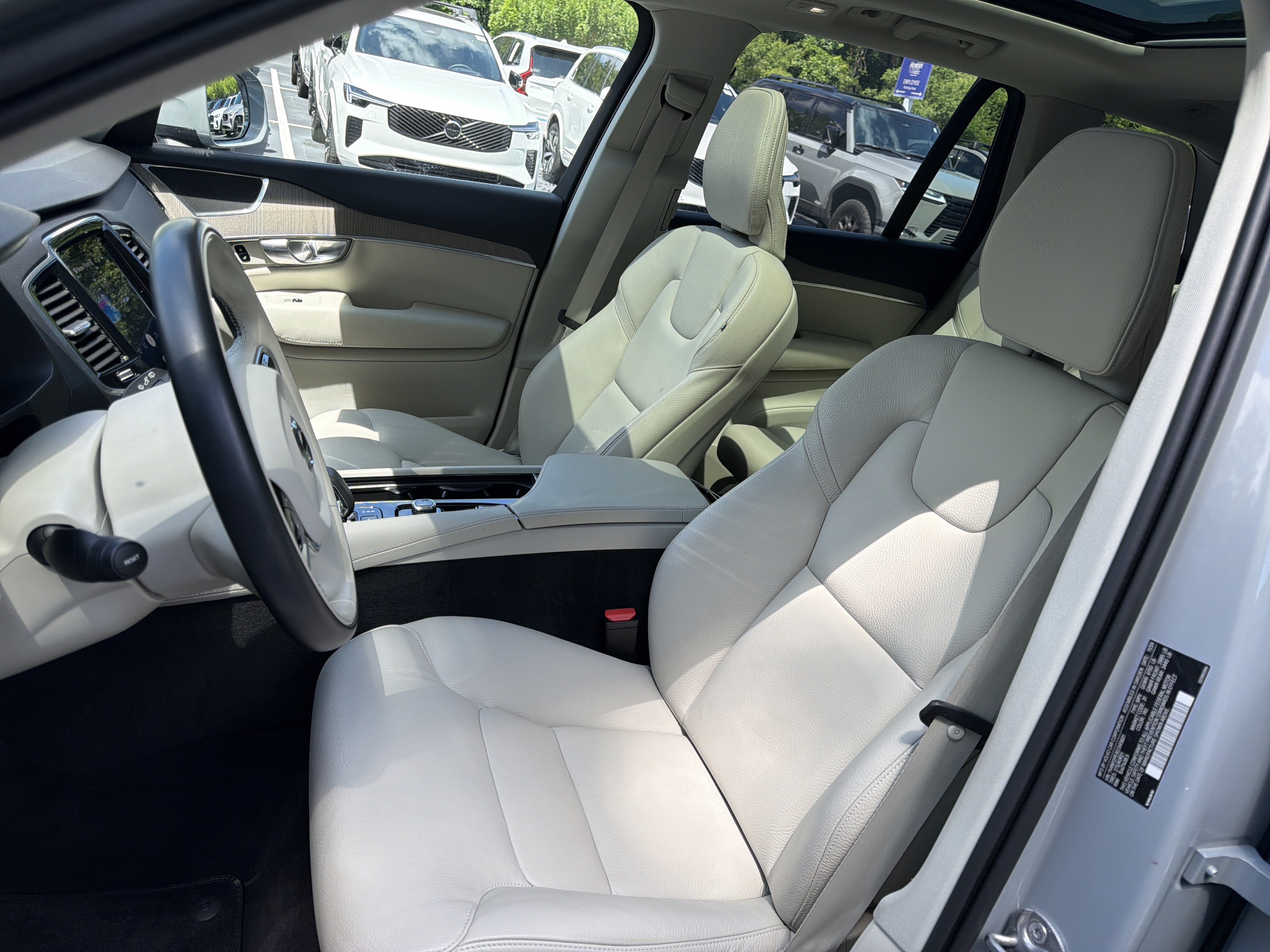 Certified 2025 Volvo XC90 B5 Plus w/ Protection Package Premier AWD/4WD image 16