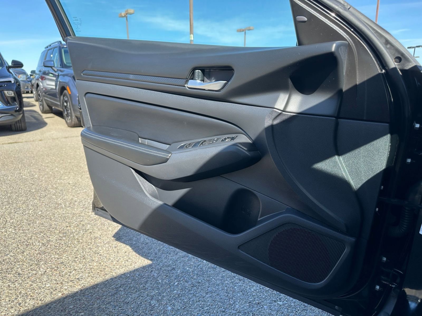 Used 2025 Nissan Altima 2.5 SV image 18