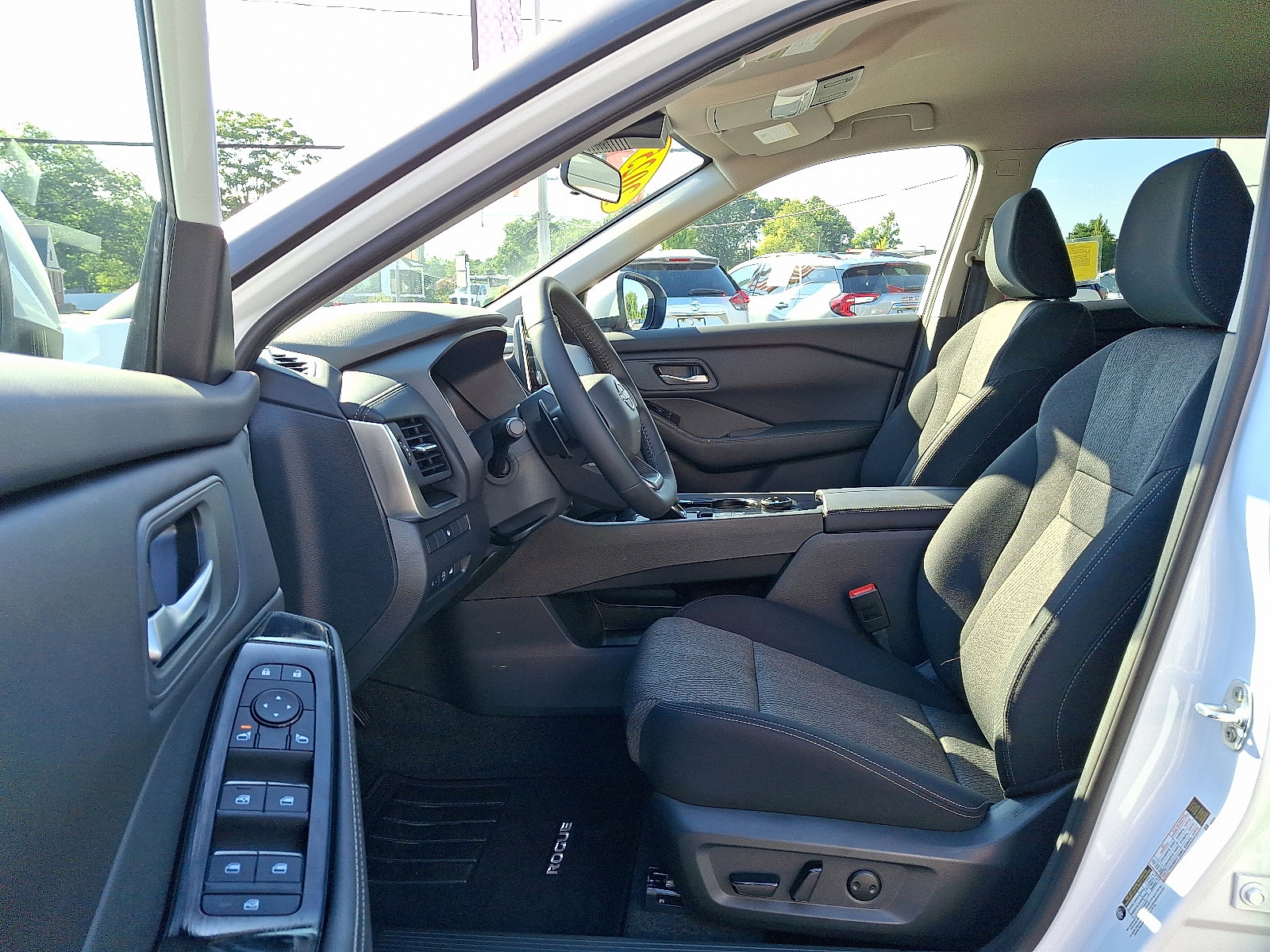 Certified 2025 Nissan Rogue SV image 14