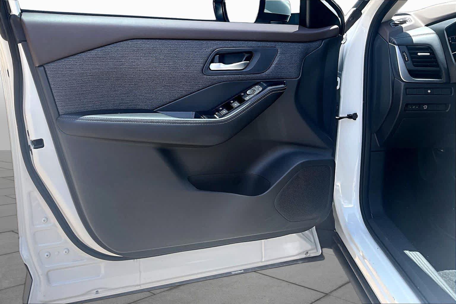 Certified 2023 Nissan Rogue SV FWD image 22
