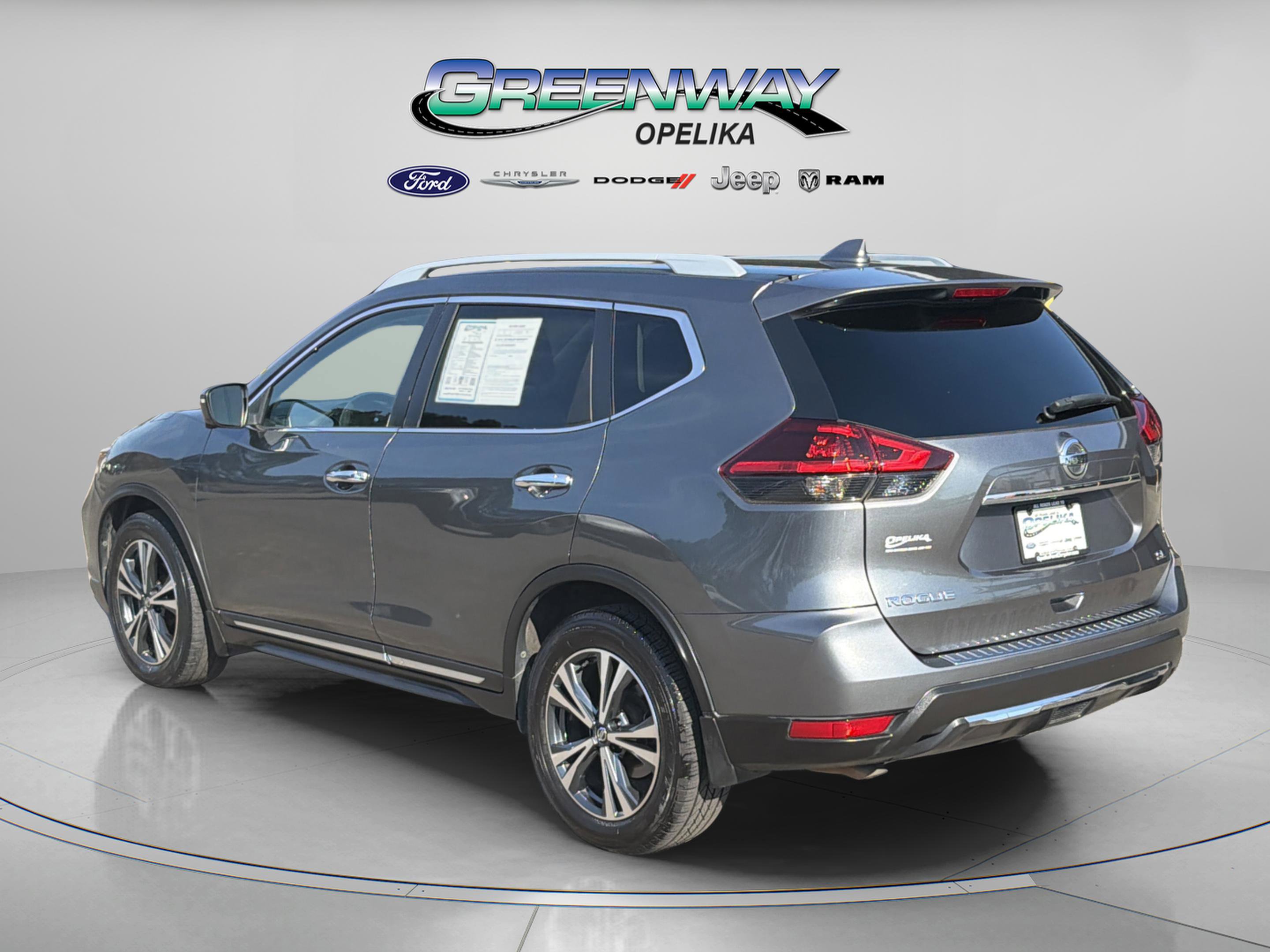 Used 2018 Nissan Rogue SL w/ Premium Package image 5