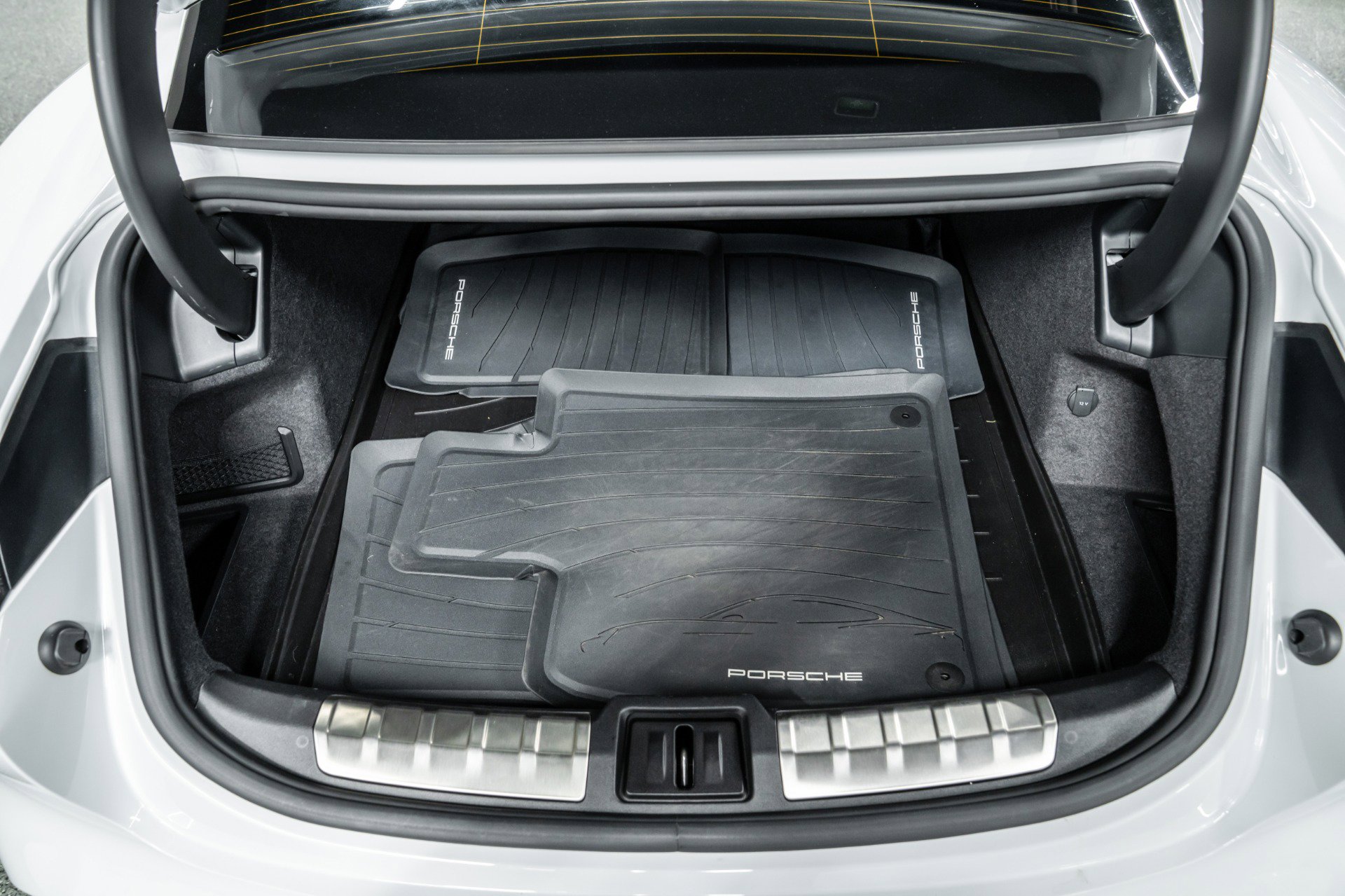 Used 2022 Porsche Taycan Turbo S image 18