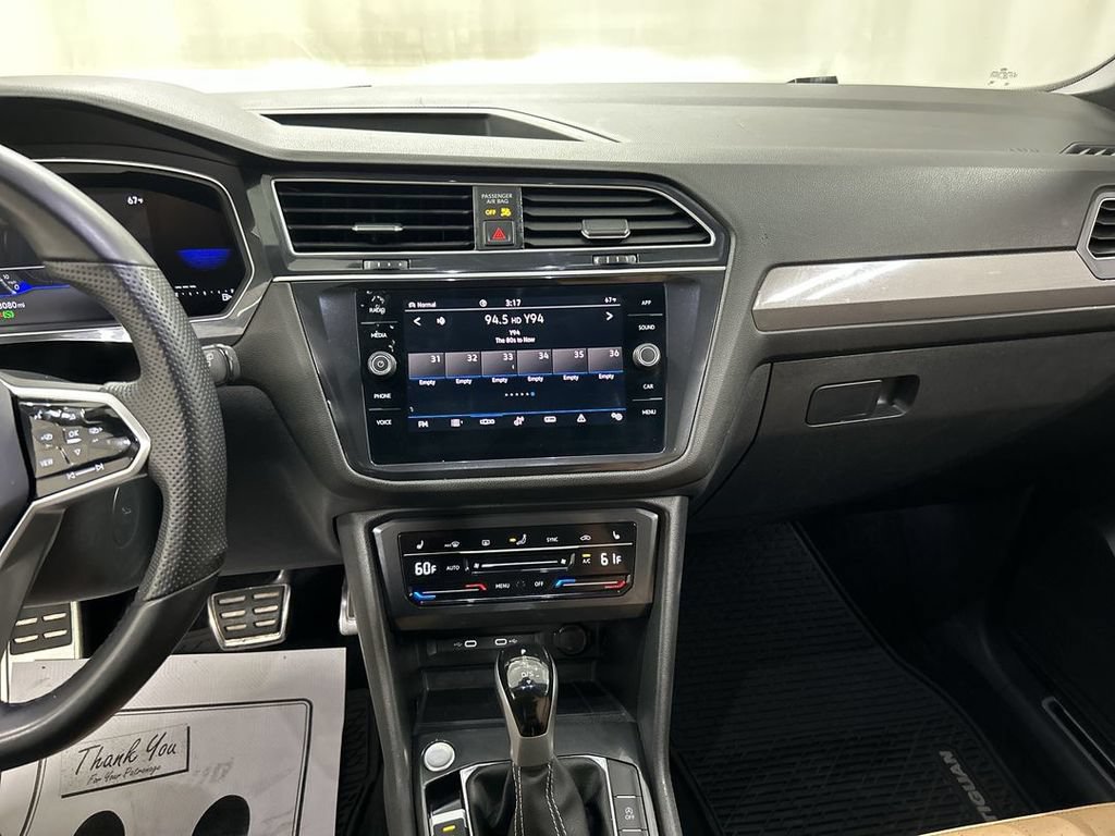 Certified 2024 Volkswagen Tiguan SE R-Line AWD/4WD image 18