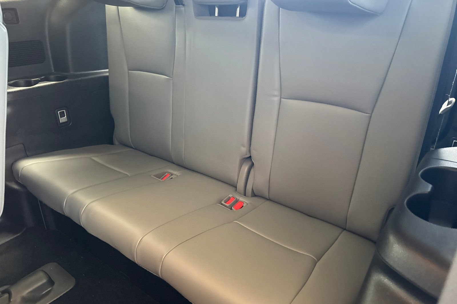 Used 2022 Toyota Highlander XLE AWD/4WD image 18