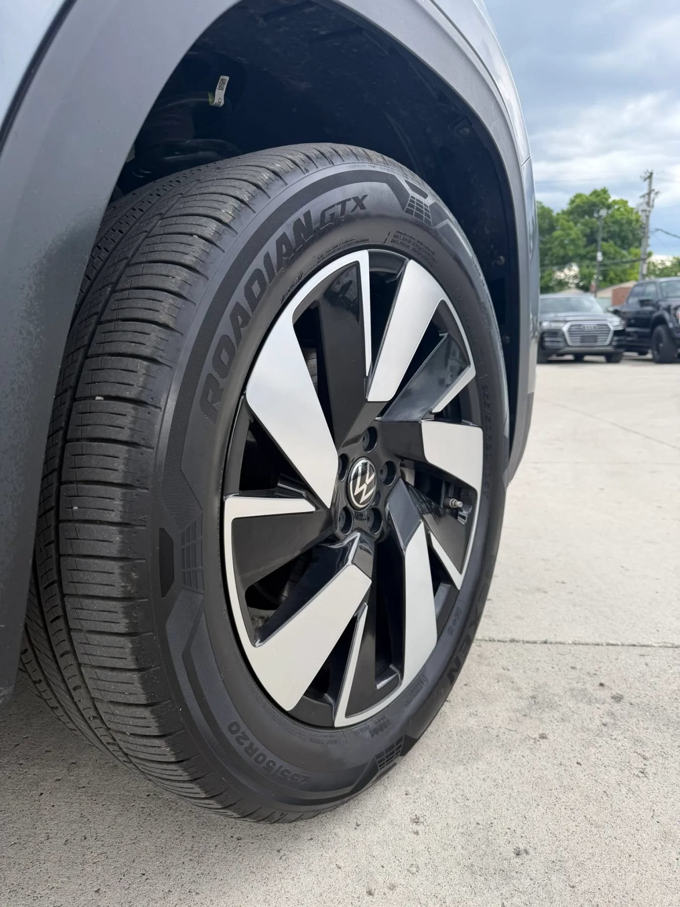 Used 2025 Volkswagen Atlas Cross Sport SE AWD/4WD image 9