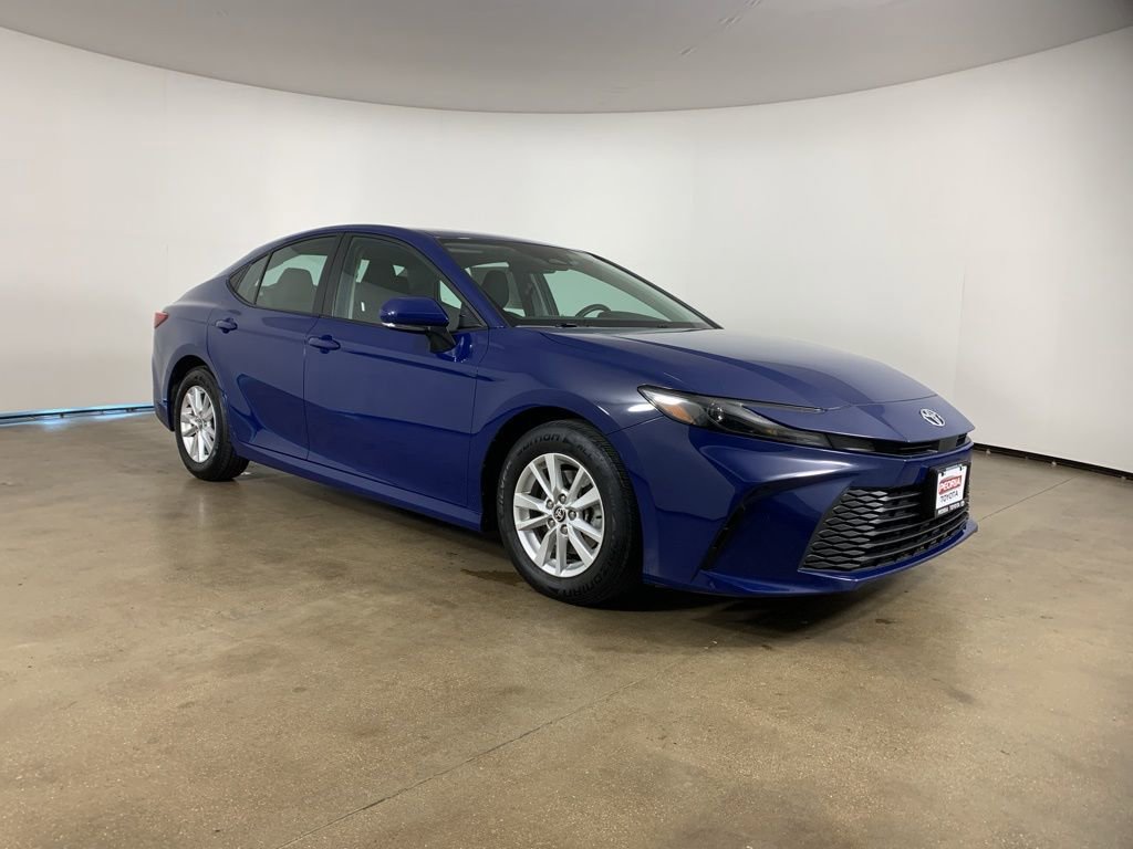 Used 2025 Toyota Camry LE image 5