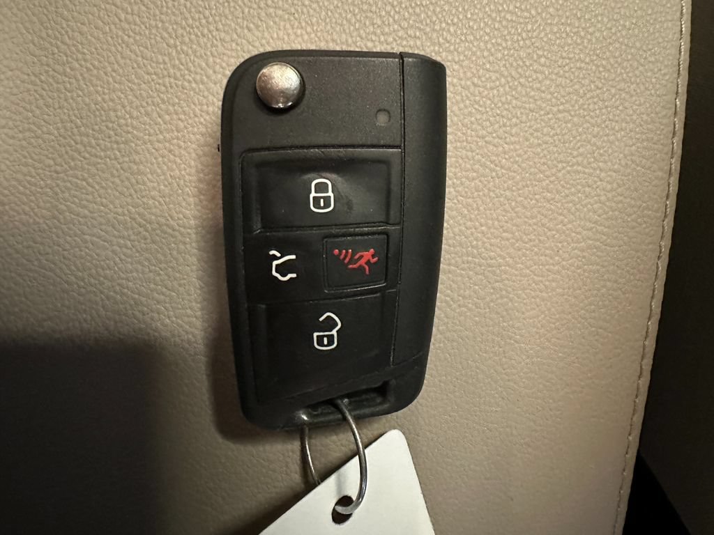 Used 2016 Volkswagen Golf S FWD image 16