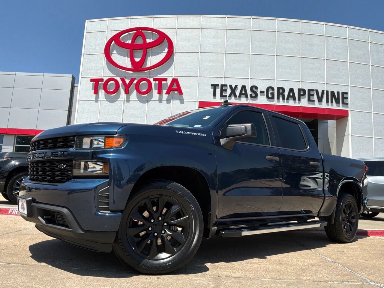 Used 2020 Chevrolet Silverado 1500 Custom w/ Custom Value Package RWD image 2