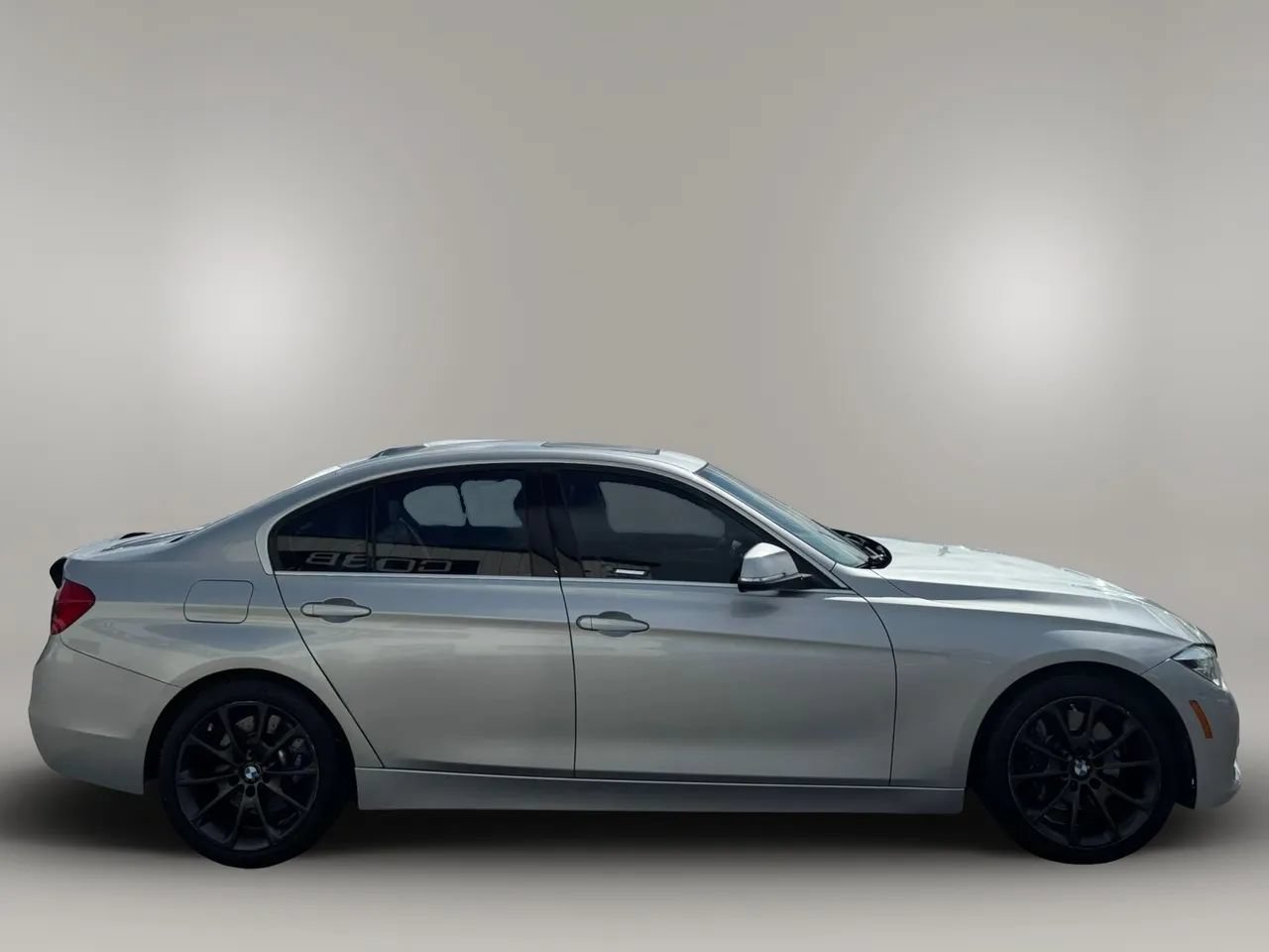 Used 2017 BMW 330i Sedan RWD image 4