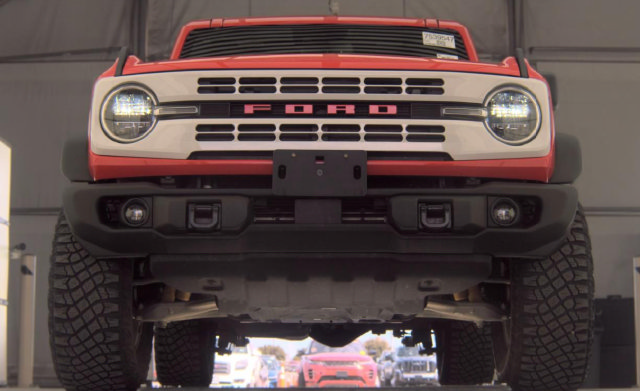 Used 2023 Ford Bronco Heritage Edition AWD/4WD image 3