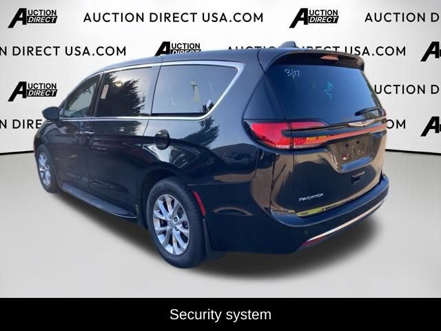 Used 2023 Chrysler Pacifica Touring-L image 8