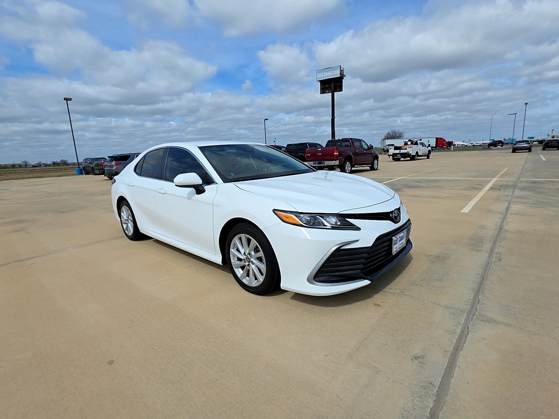 Used 2023 Toyota Camry LE image 3