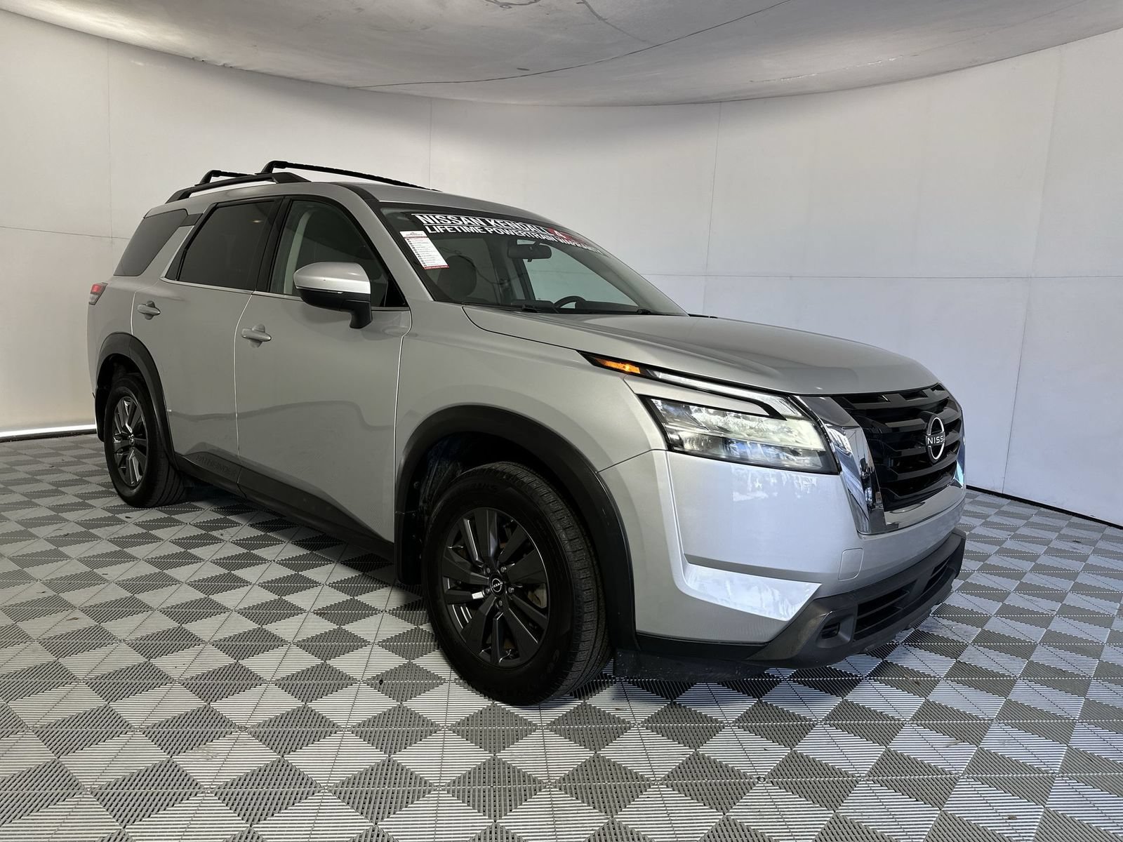 Certified 2022 Nissan Pathfinder SV FWD image 2