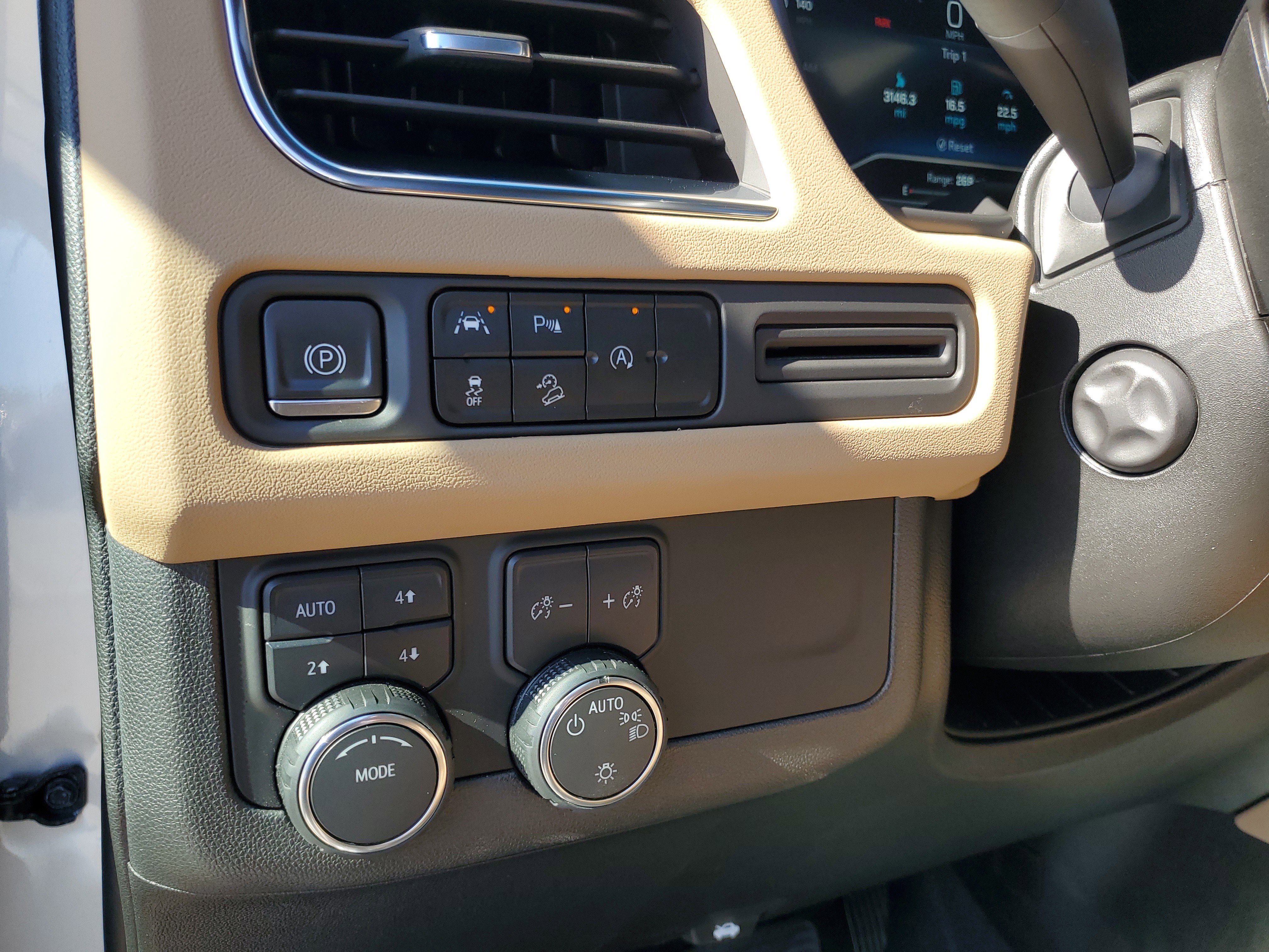 Used 2024 Chevrolet Suburban Premier image 34